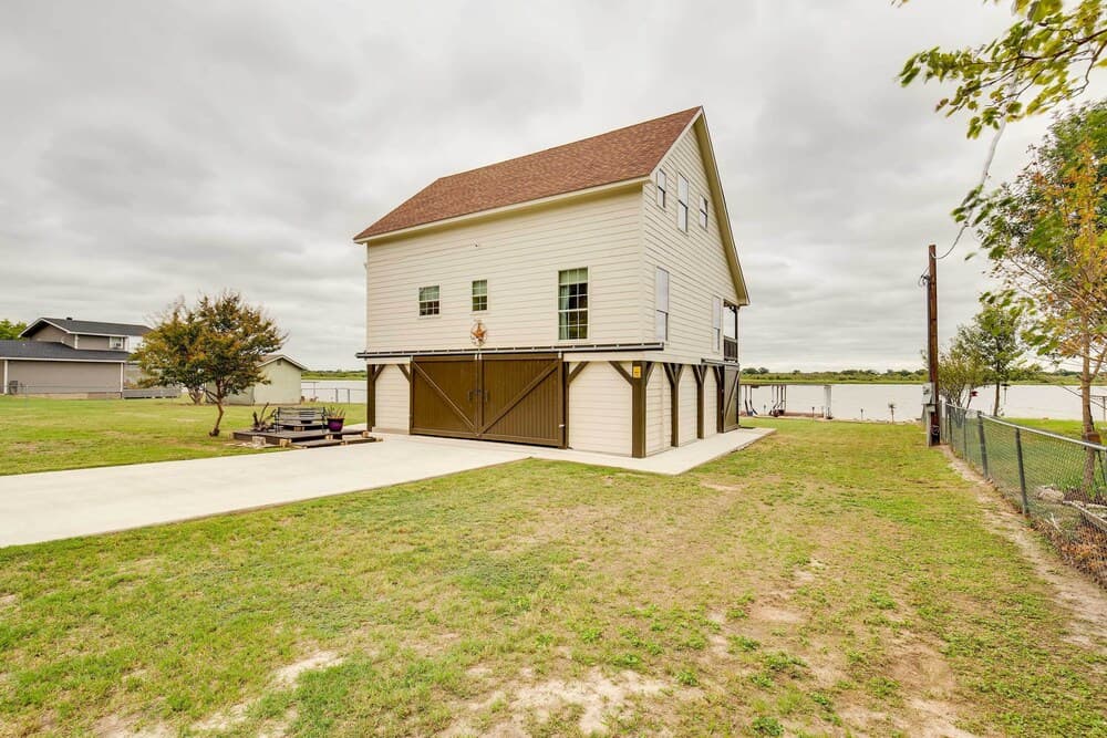Lake Granbury Fishing Escape w/ Dock & Kayaks!