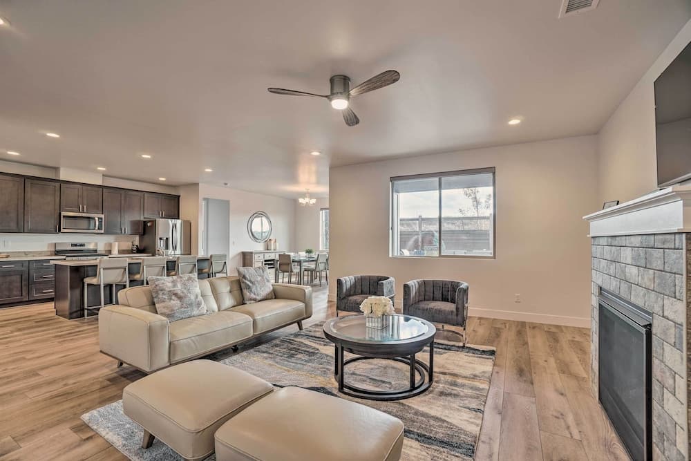 Spacious Flagstaff Abode: Great for Families!