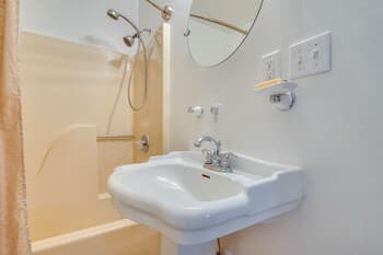 Cozy Weaverville Cabin - 18 Mi to Wolf Ridge!