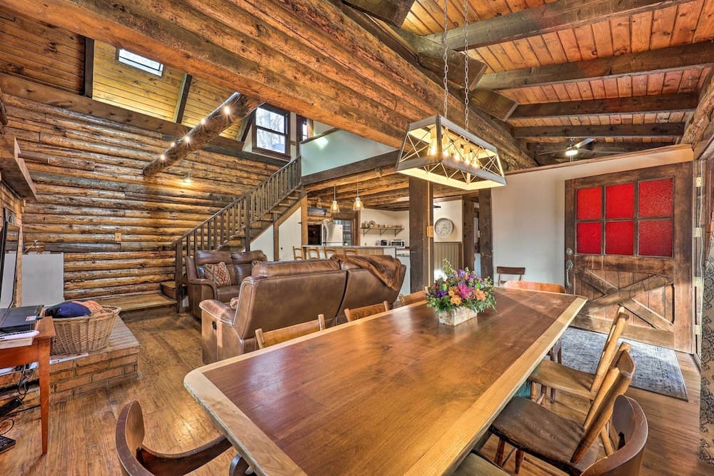 Relaxing Retreat w/ Private Dock on Claytor Lake!