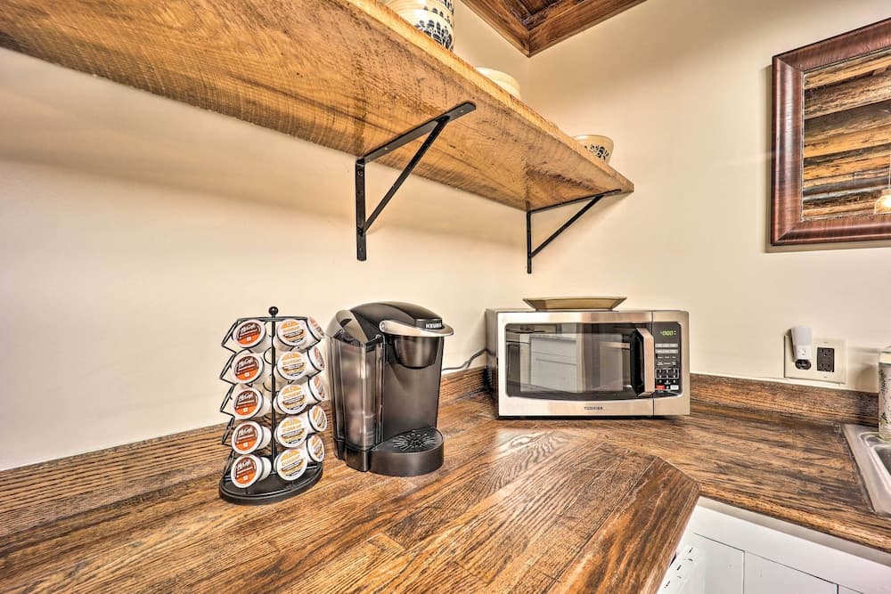 Relaxing Retreat w/ Private Dock on Claytor Lake!