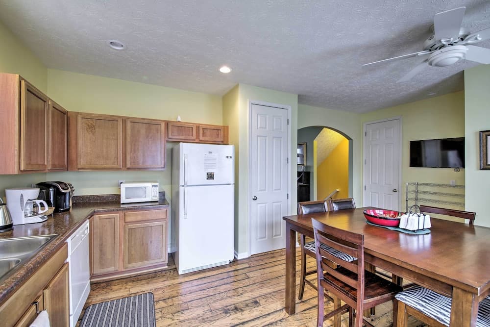 Arts & Design District Condo: Steps to Monon Trail