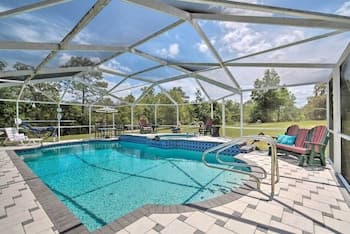 Sunny Homosassa Escape w/ Shared Pool & Yard