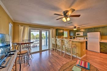 Gulfview Lido Key Gem - Walk to Beach & Shops