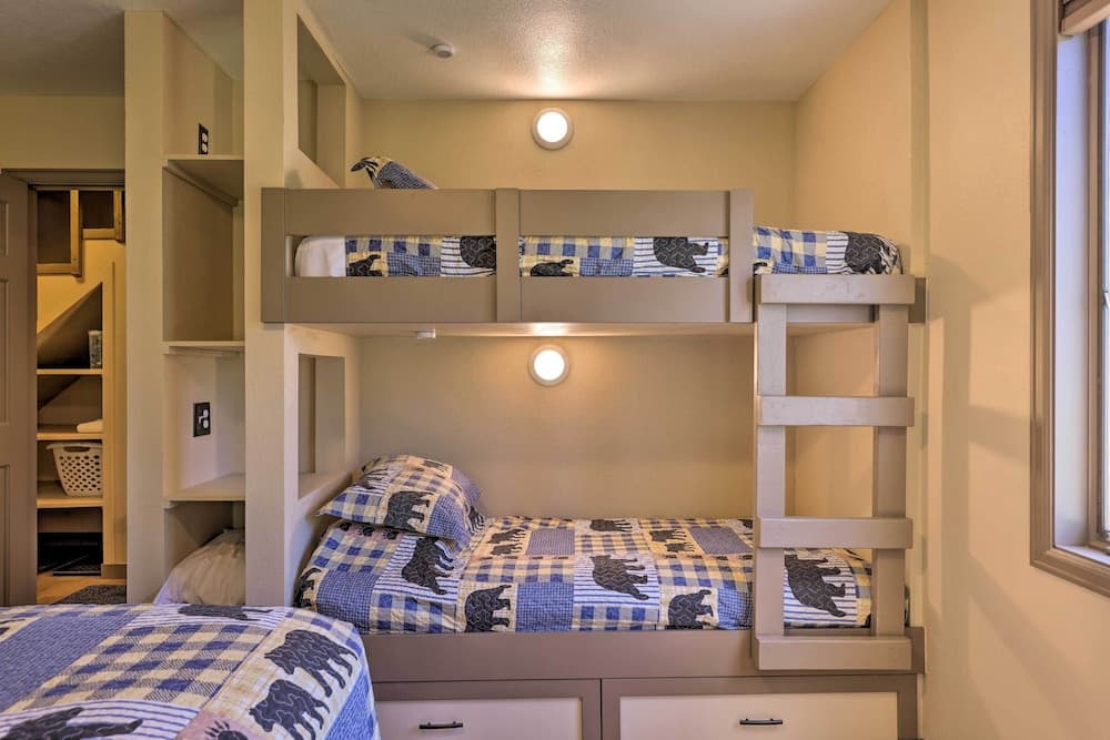 Townhome w/ Club Access on Shuttle Stop