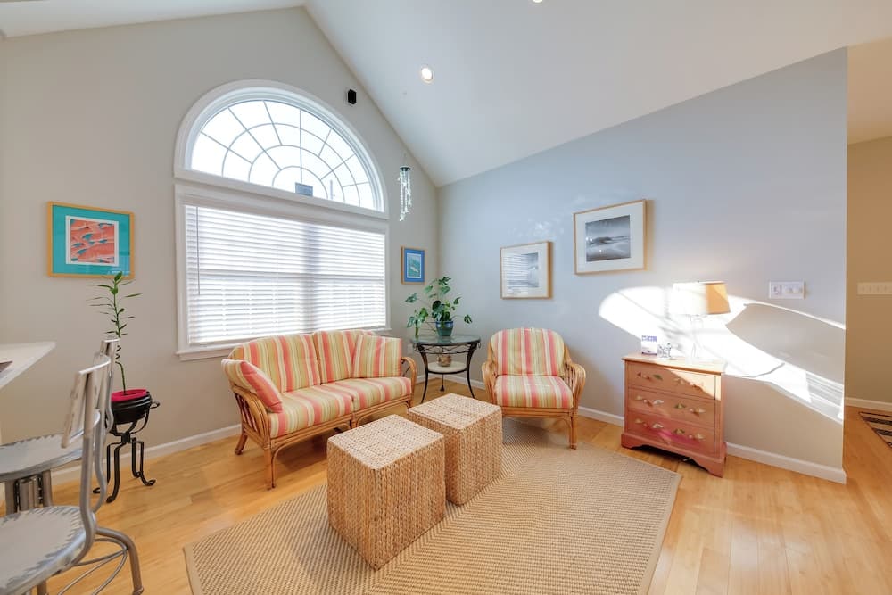 Seaside Cottage w/ Private Pier - 3 Miles to Beach