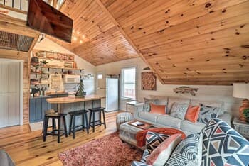 Cheery Pet-friendly Studio w/ Shared Fire Pit