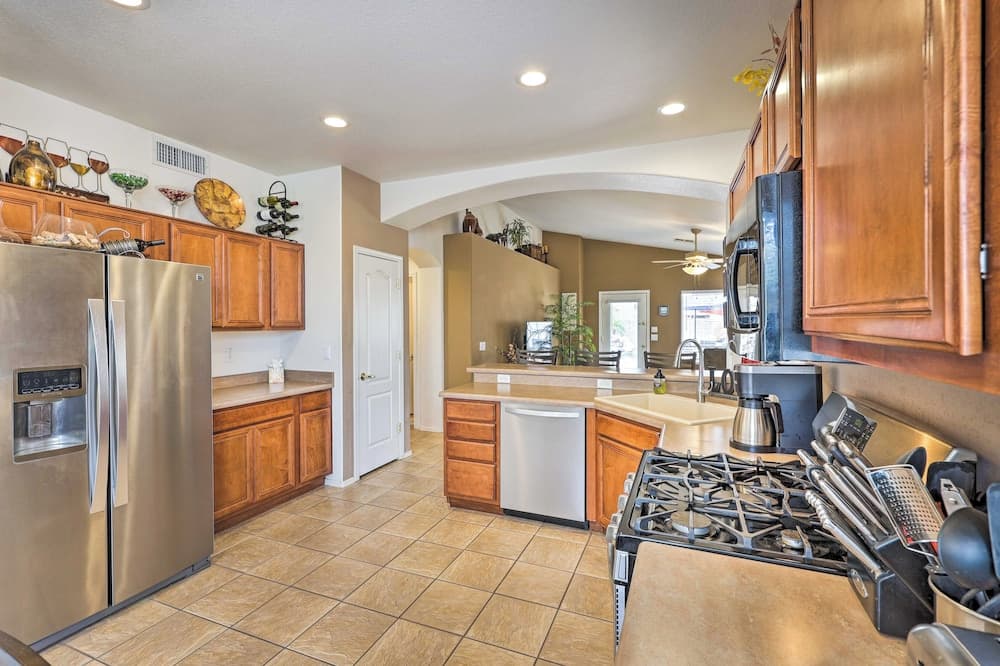 Radiant 'peoria Paradise' House w/ Pool & Patio!