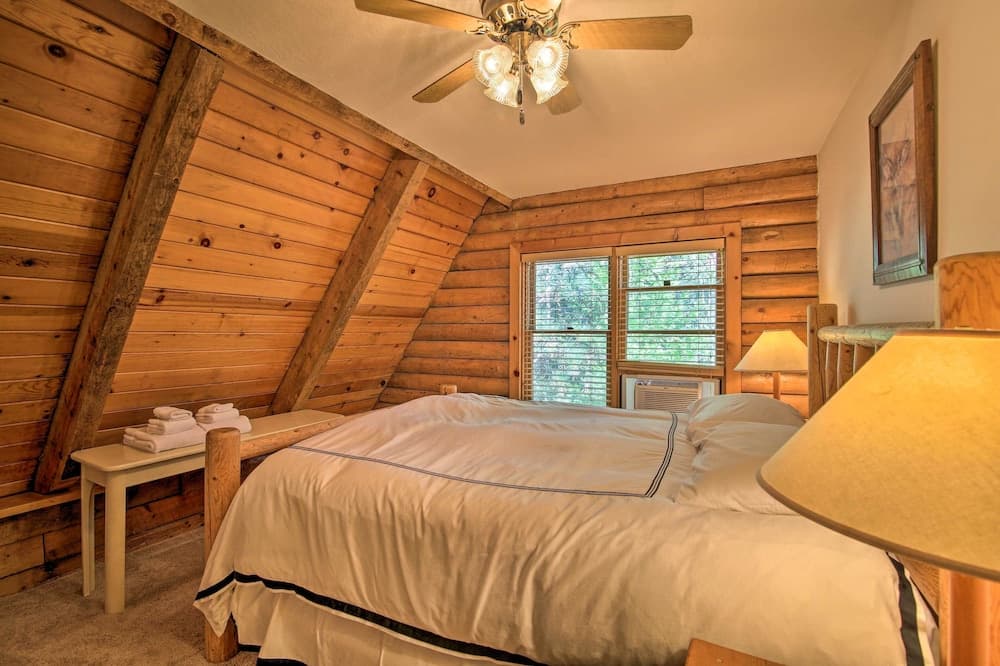 5 Mi to Hiking: Custom Cabin w/ Deck in Arnold!