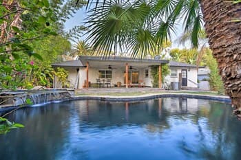 Bakersfield Oasis: Sweet Tropical Pool Setup!