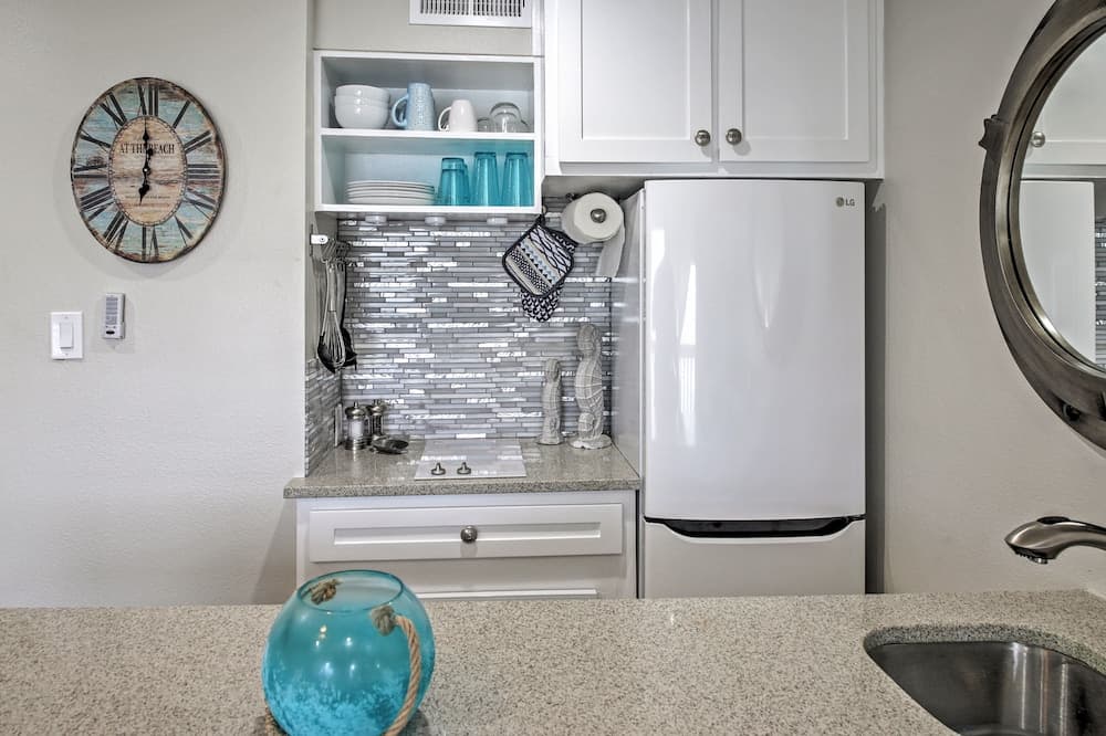 Beachfront Corpus Christi Condo w/ Deck & Views!