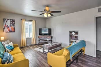 Family-friendly Home - 1 Mi to Downtown Mesa!