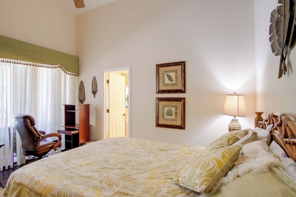 Sunny Villa w/ Lanai: 17 Mi to Disney!