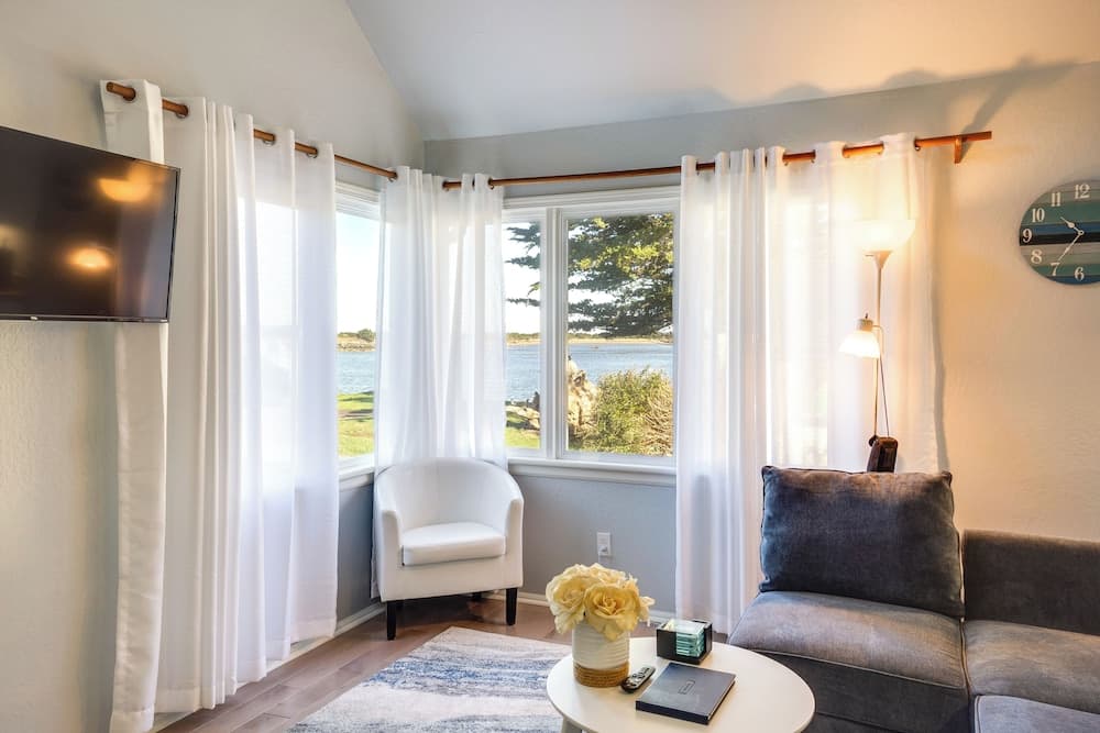 Bandon Beach House Rental: Walk to Downtown!