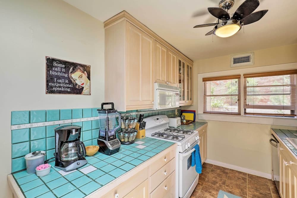 Home w/ Gas Grill - Walk to Bisbee Brewing Co