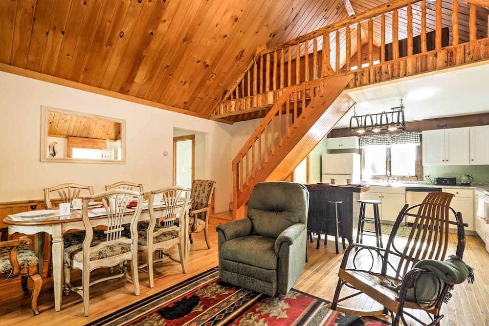 North Creek Cottage in the Adirondacks w/ Fire Pit