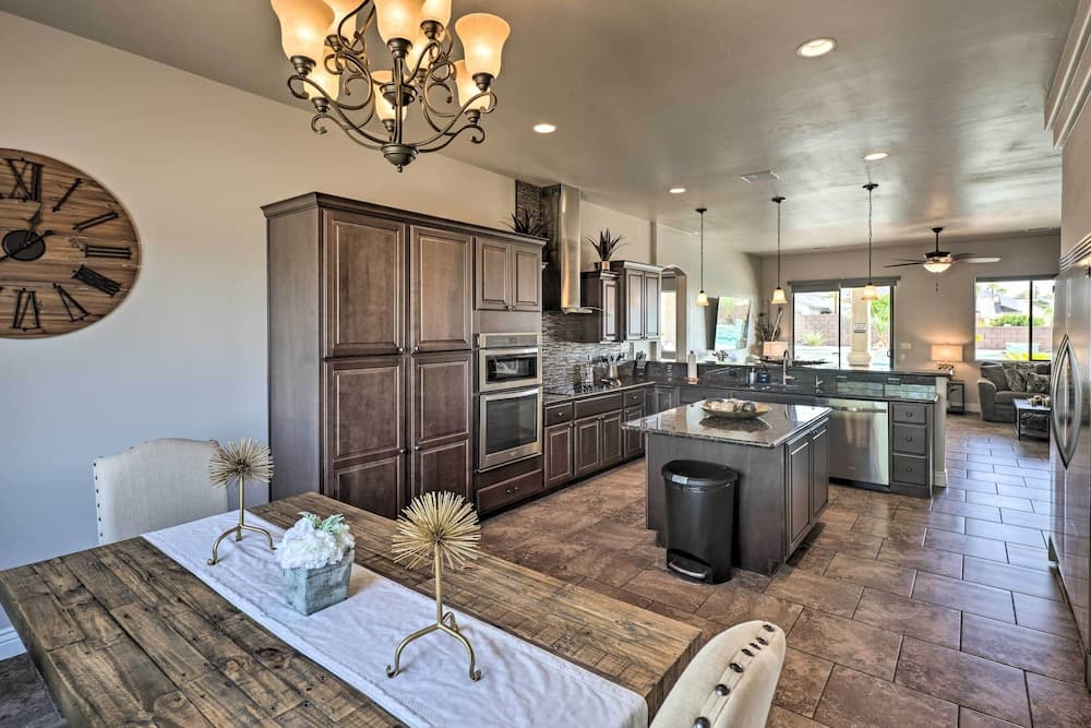 Pool & Hot Tub: Luxe Lake Havasu Home