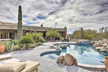 Cave Creek Oasis w/ Putting Green, Spa & Mtn View!