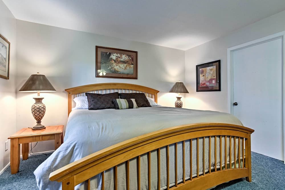 Secluded Mountain Home w/ Stunning Views & Deck!