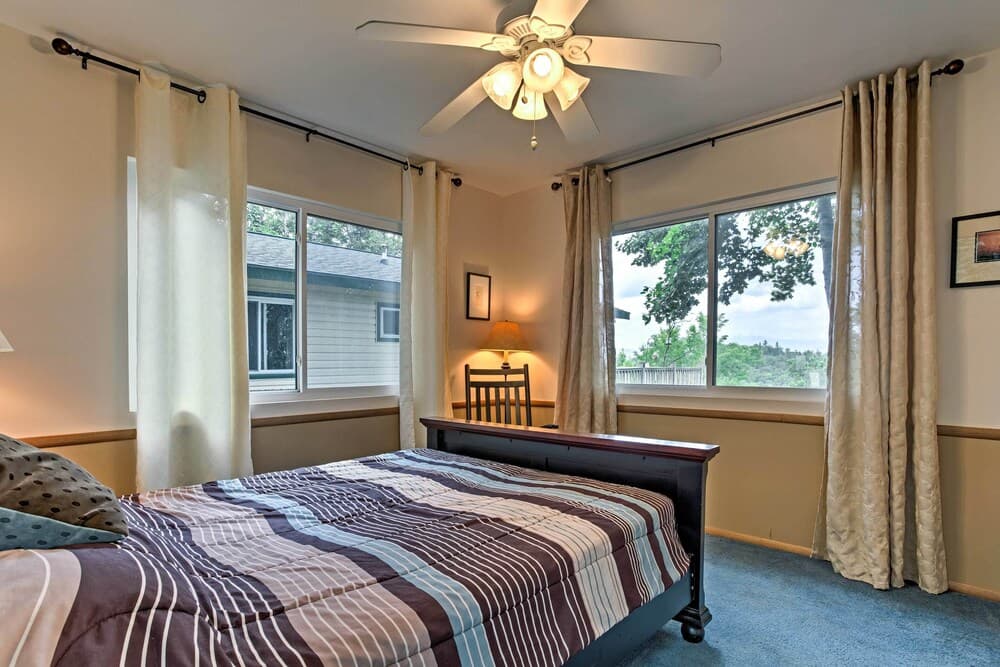 Secluded Mountain Home w/ Stunning Views & Deck!