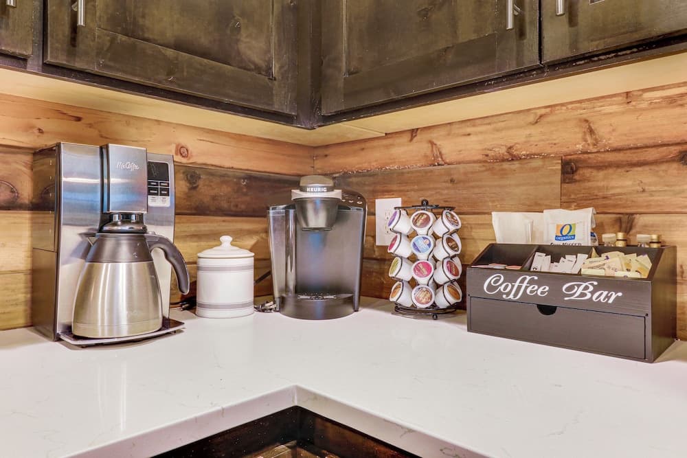 Cozy Pet-friendly Coeur D'alene Lake Cottage!