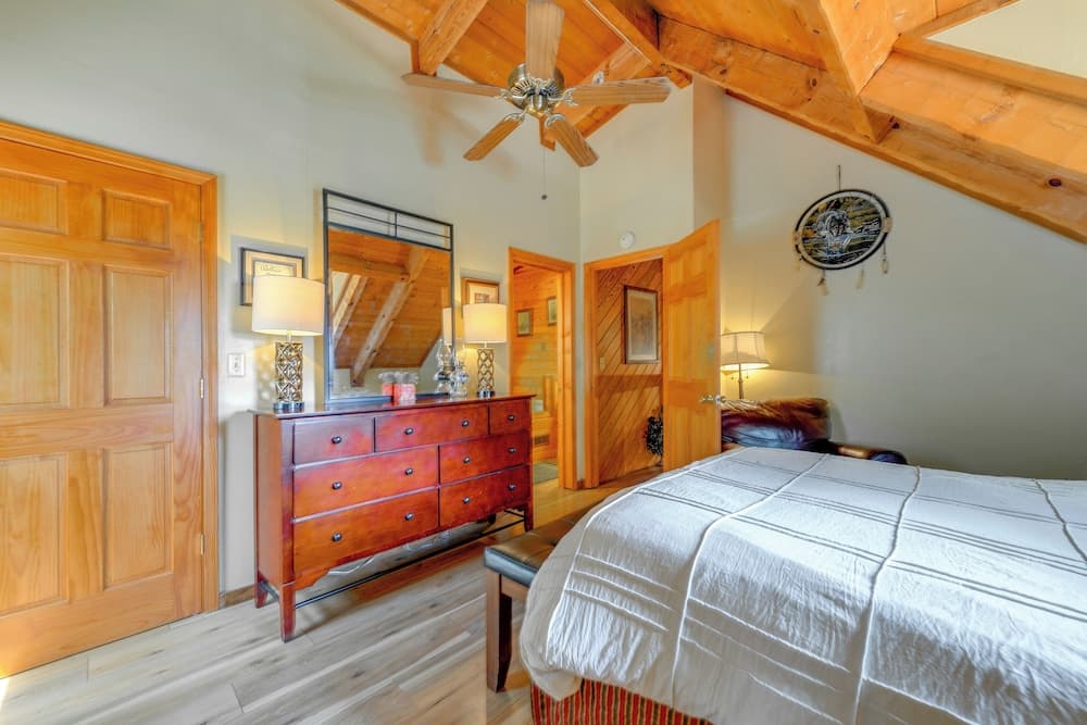 Gatlinburg Smoky Mountain Cabin ~ 1 Mi to Park!