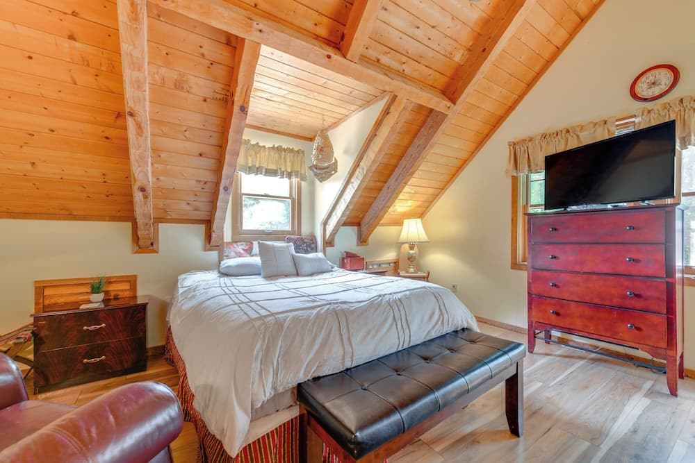 Gatlinburg Smoky Mountain Cabin ~ 1 Mi to Park!