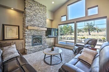 Redmond Resort Home: Patio & Community Pool!