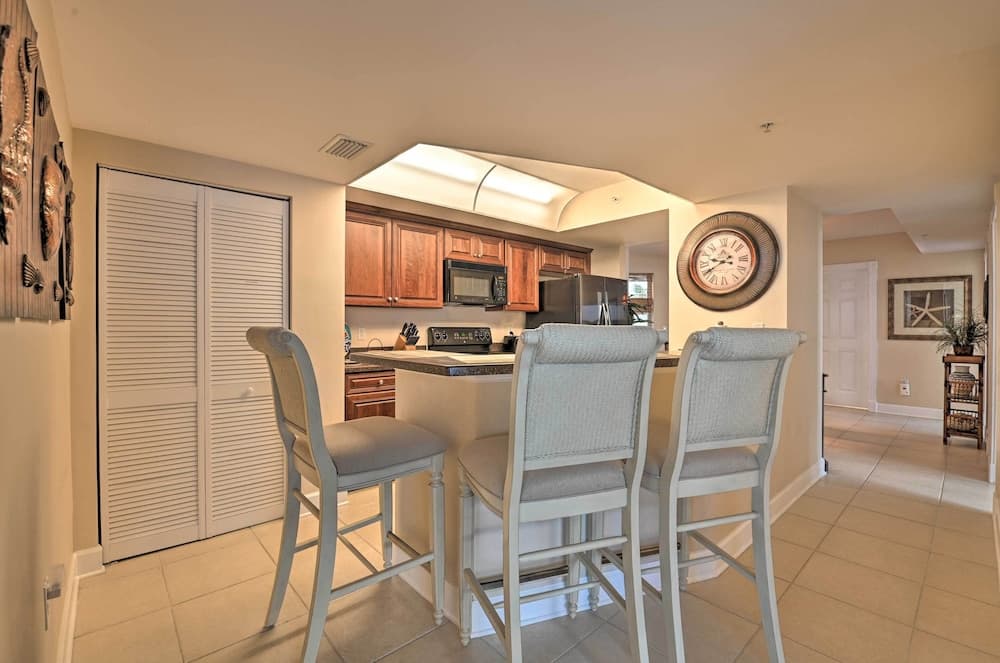 Daytona Beach Seaside Condo w/ Pools & Hot Tubs