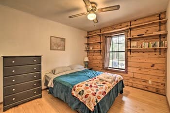 Secluded Texas Getaway w/ 25 Acres & Private Yard