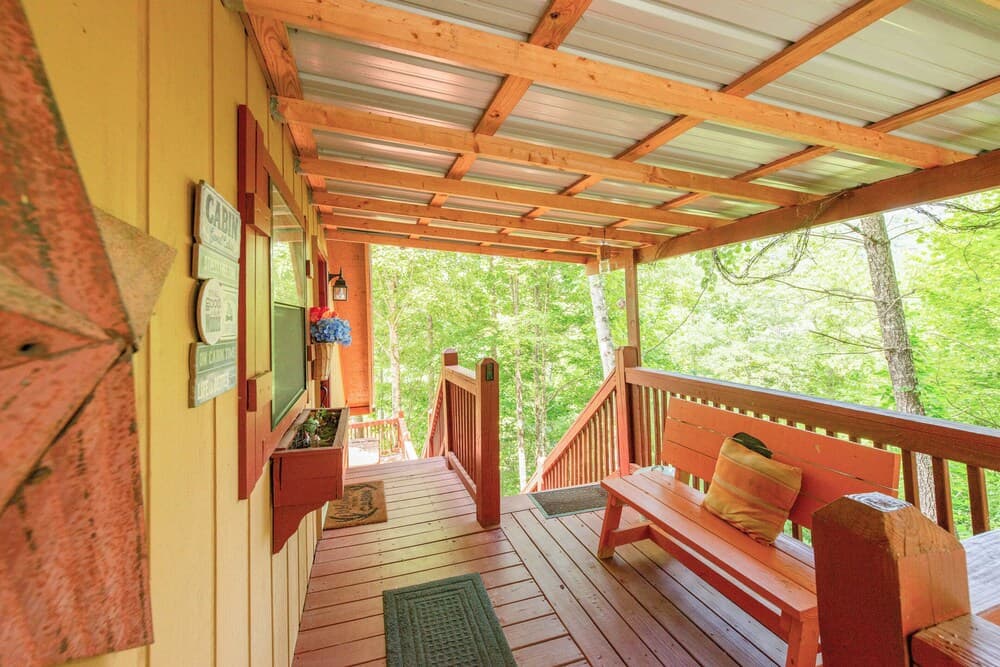 Cabin 16 Mi to Polar Express: Hot Tub + Mtn Views