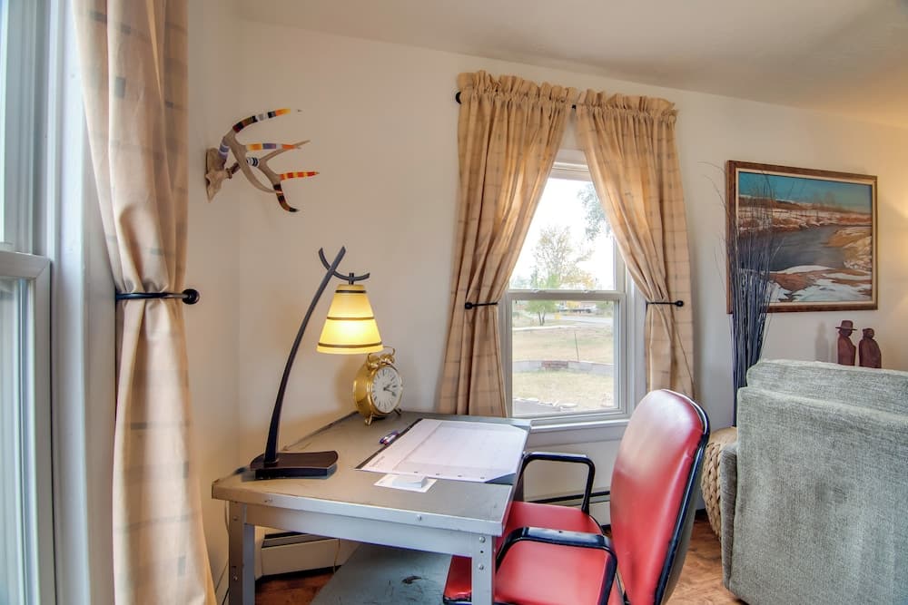 Red Gates Cottage 3 Miles to University!