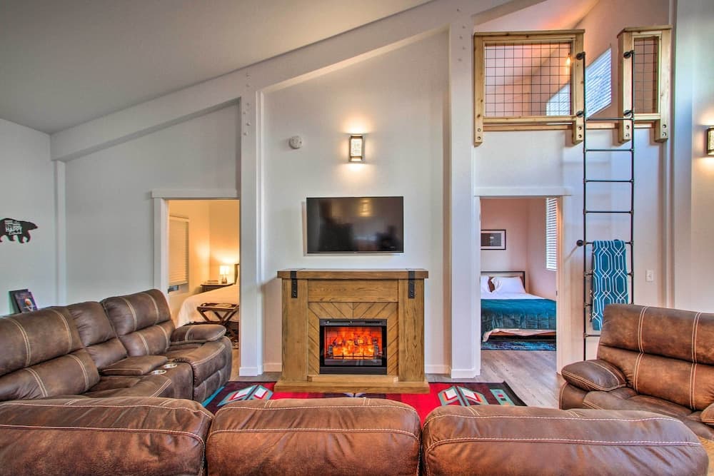 Home w/ Hot Tub < 5 Miles to Rainier National Park