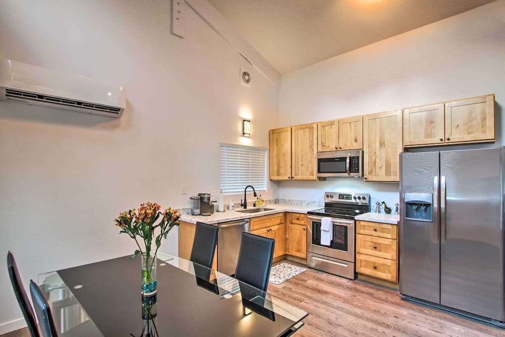 Home w/ Hot Tub < 5 Miles to Rainier National Park