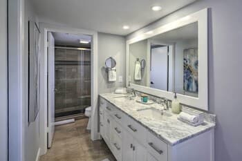 Chic Beach House With Lanai and Private Yard!