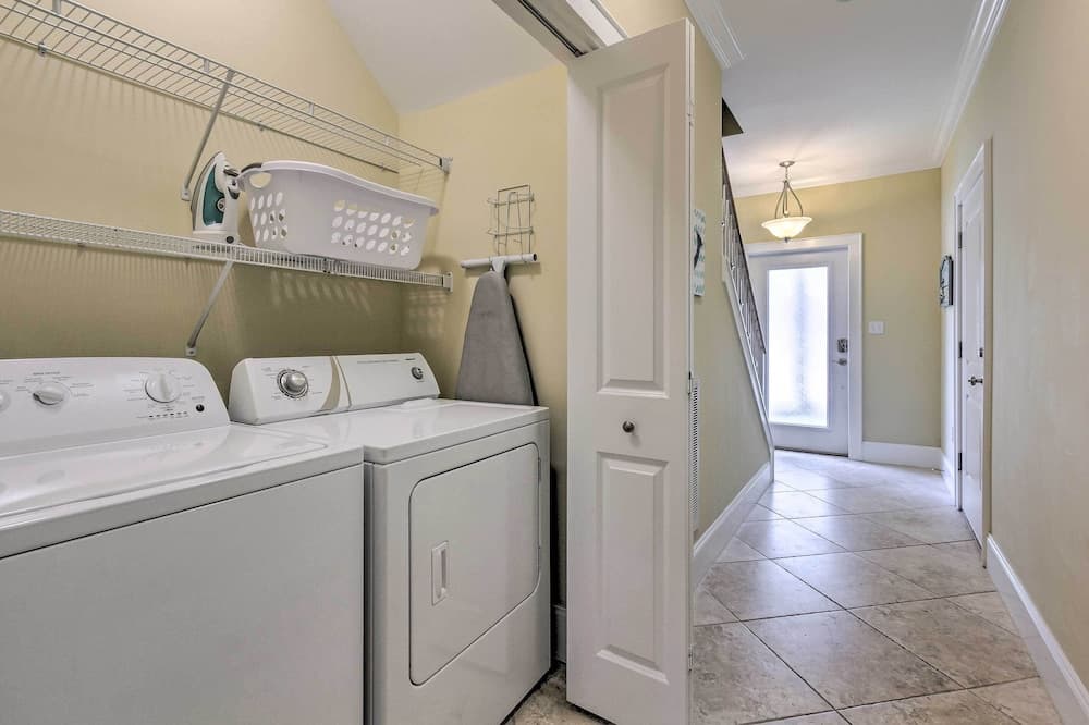 Santa Rosa Beach Haven w/ Rooftop + Pool Access