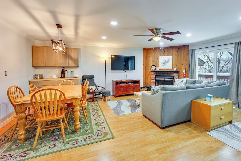 Primely Located Dover Escape < 1 Mi to Mt Snow!