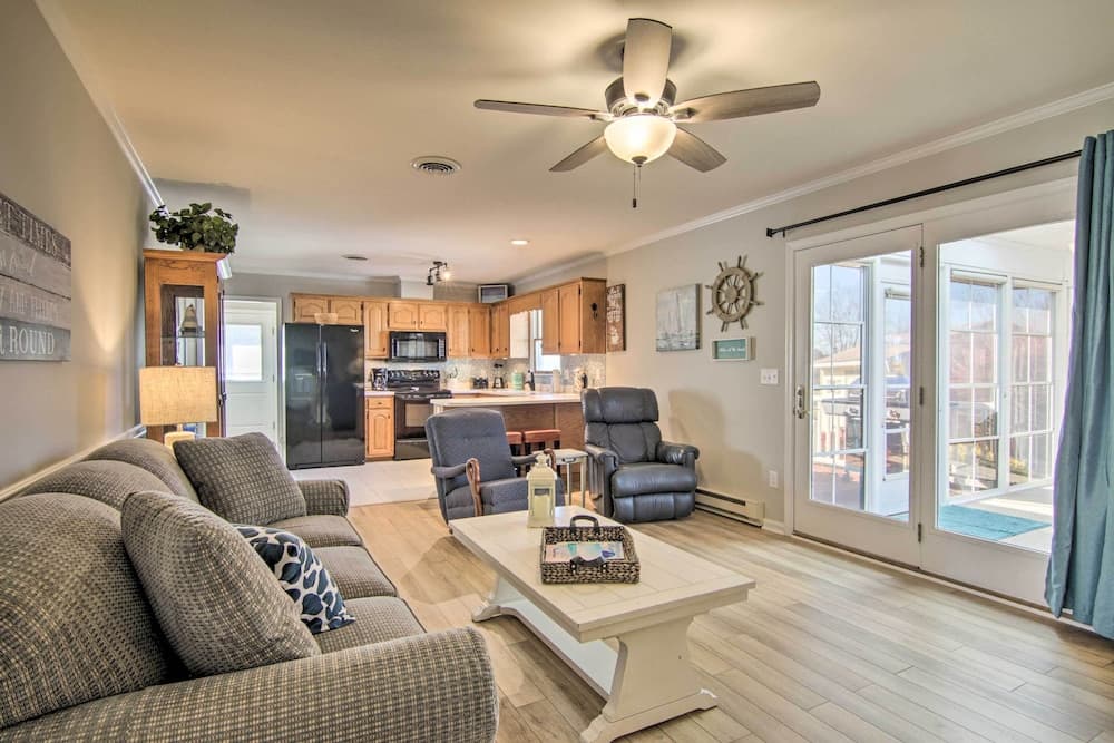 3 Mi to Beach & Boardwalk: Family Frankford Home