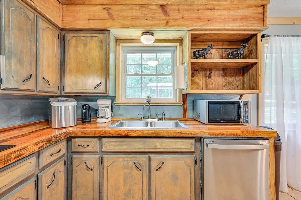 Quiet Abode w/ Gas Grill ~ 5 Miles to Broken Bow!