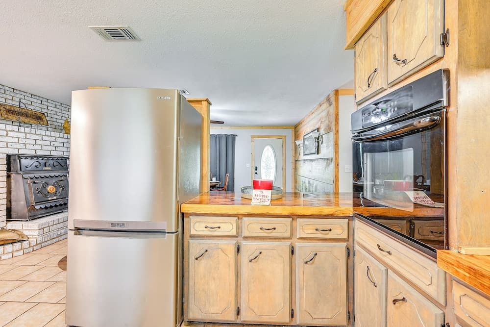 Quiet Abode w/ Gas Grill ~ 5 Miles to Broken Bow!