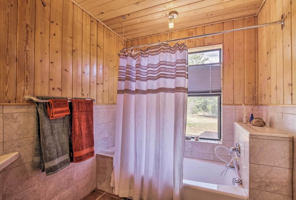 Artist's Retreat w/ Pecos National Park Views!