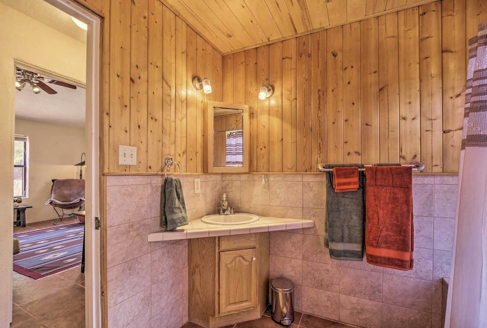 Artist's Retreat w/ Pecos National Park Views!