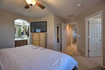 AZ Home w/ Smart TV, AC, Kitchen & Pool Access!