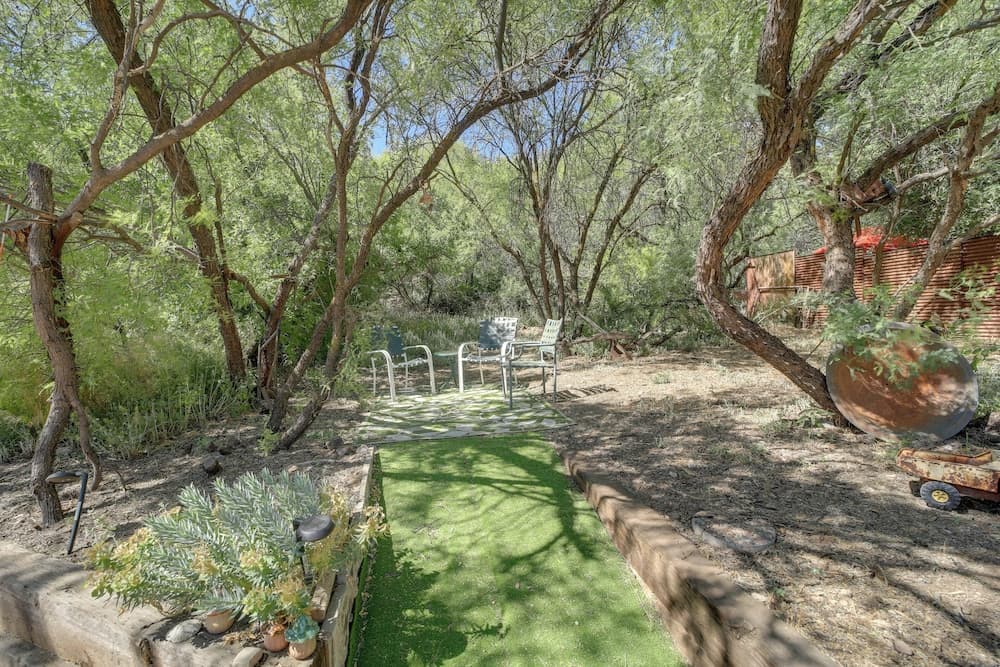 Old Town Cottonwood Cottage w/ Yard, Pets Welcome