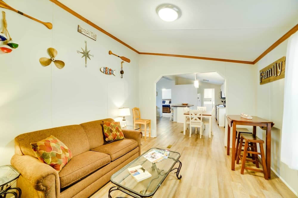 Kentucky Lakeside Home w/ Deck - 20 Mi to Lbl!