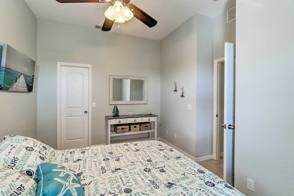 Port Charlotte Canalfront Home w/ Pool & Dry Bar!