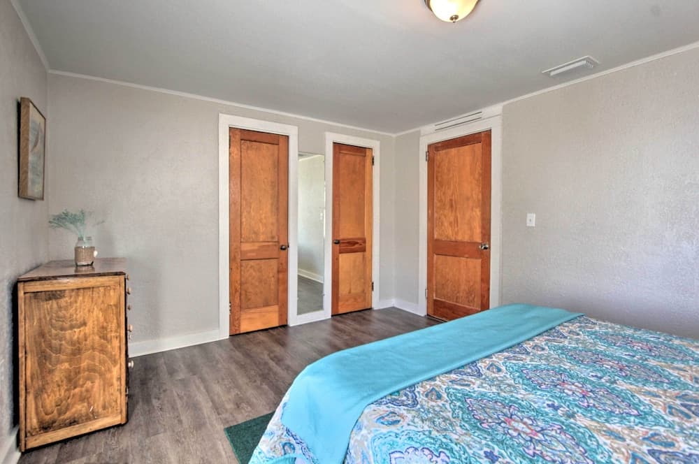 Live Like a Local - Bayfront Panama City Home