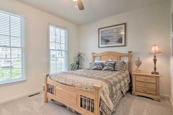 Vivid + Sunny Escape - 4 Mi to Bethany Beach!