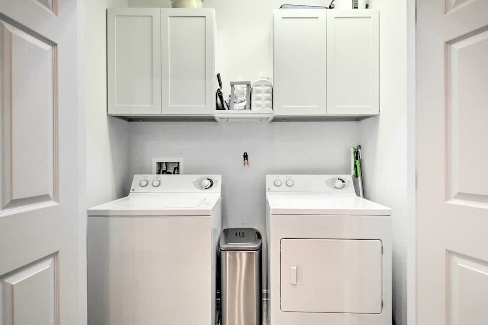 4 Mi to Bethany Beach: Sunny Escape w/ Porches!