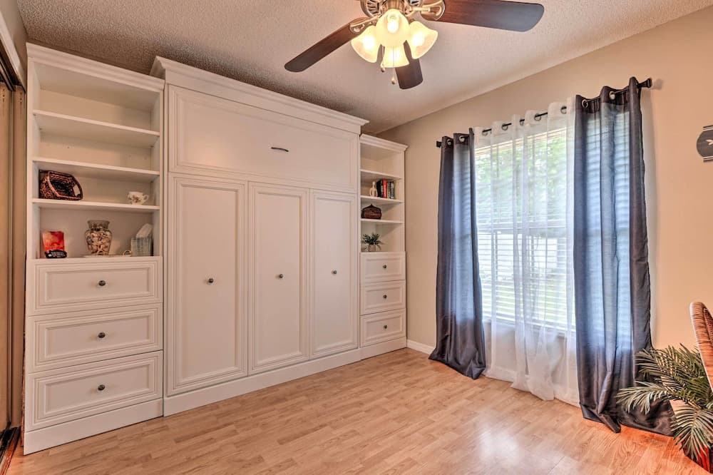 Centrally Located Deltona Home With Pool & Yard